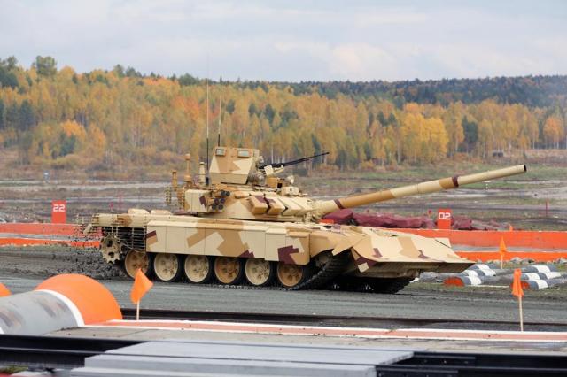 Модернизированный танк Т-72, оснащенный комплектом для ведения боя в городе Т-72 в городе
